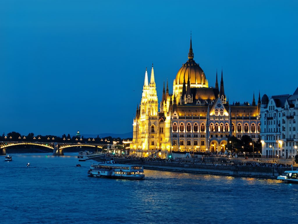 Parlement de nuit budapest hongrie