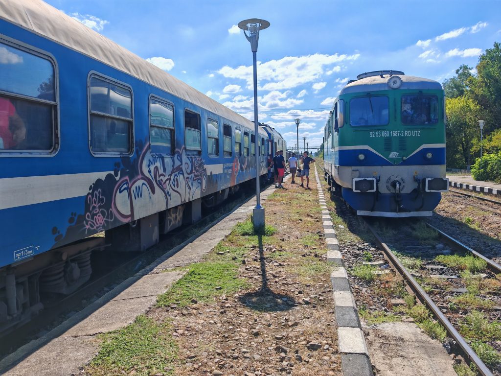 personnes-sur-voie-train-bucarest-istanbul