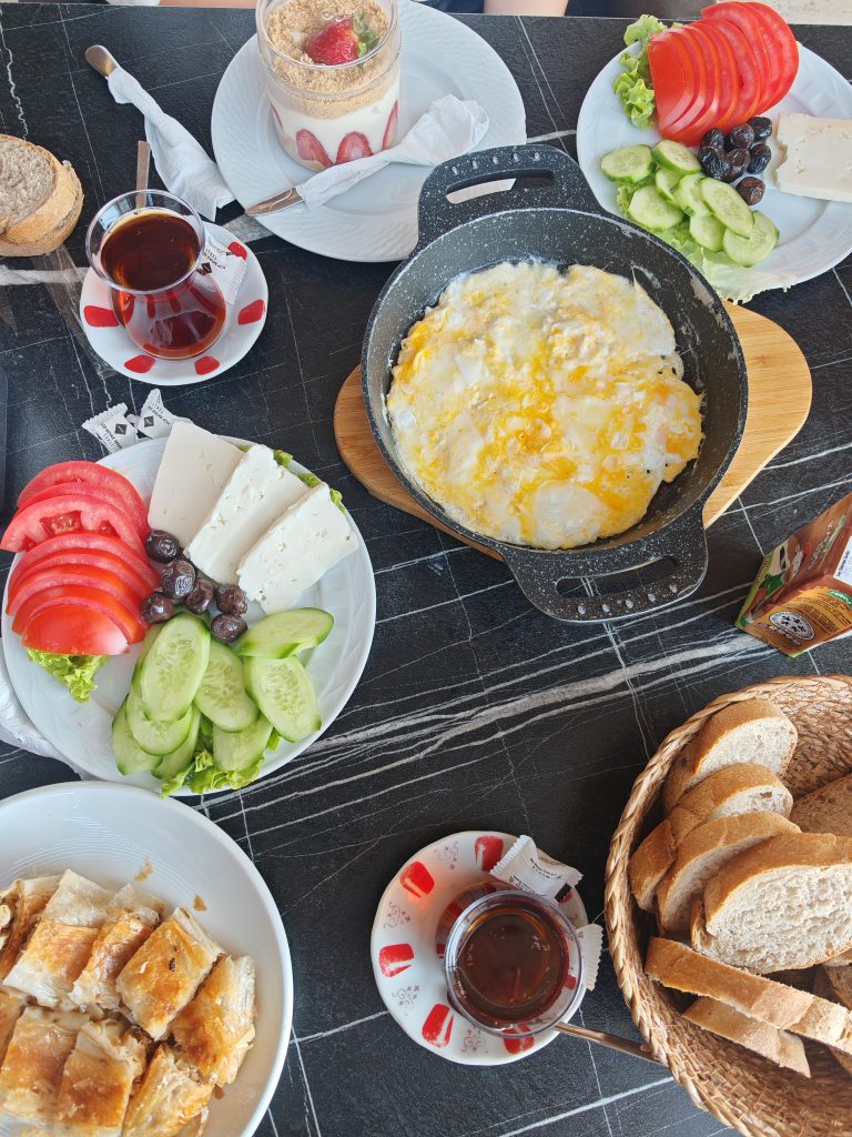 Breakfast-Istanbul-notrodyssee